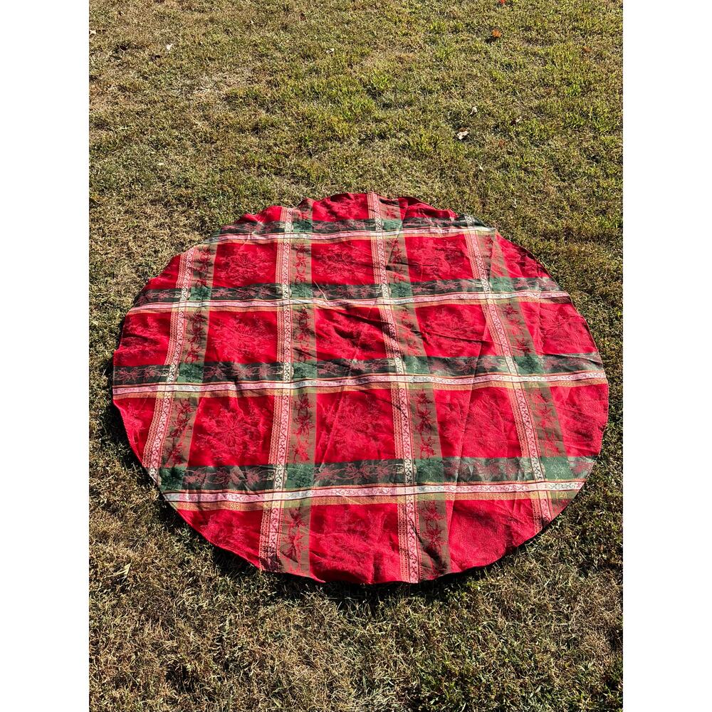 St Nicholas Square Christmas Plaid Tablecloth Round Red Green Damask 70"